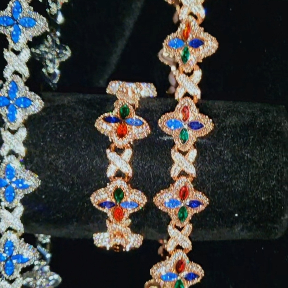 Elegant Clover VVS 1 Bracelets For Men And Women